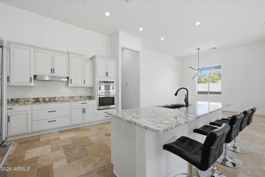 Real Estate Picture 14