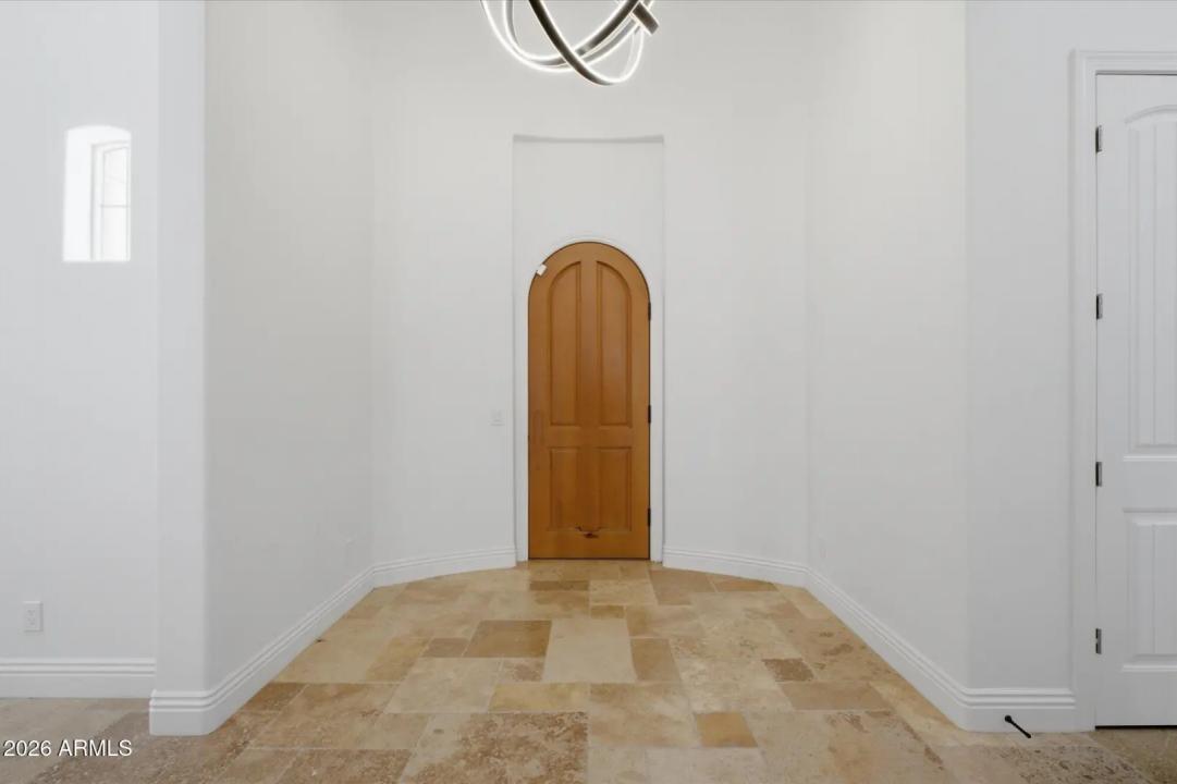 Real Estate Picture 7