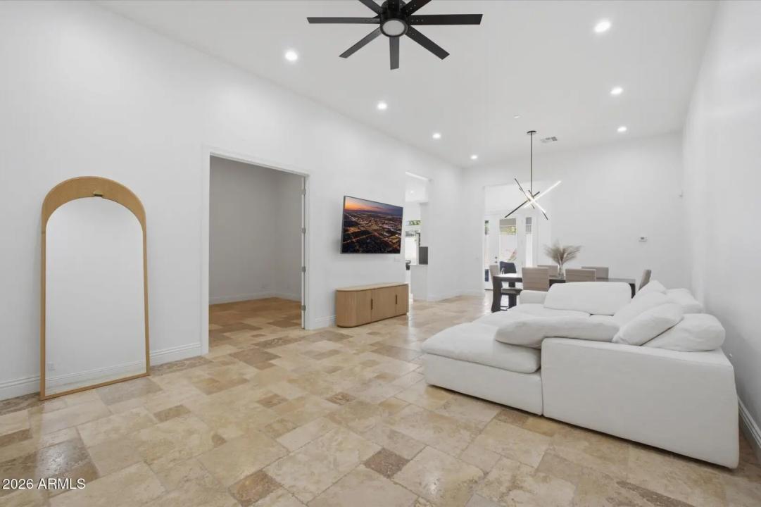 Real Estate Picture 11