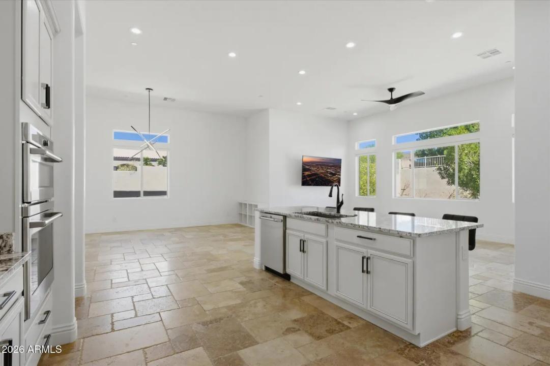 Real Estate Picture 15
