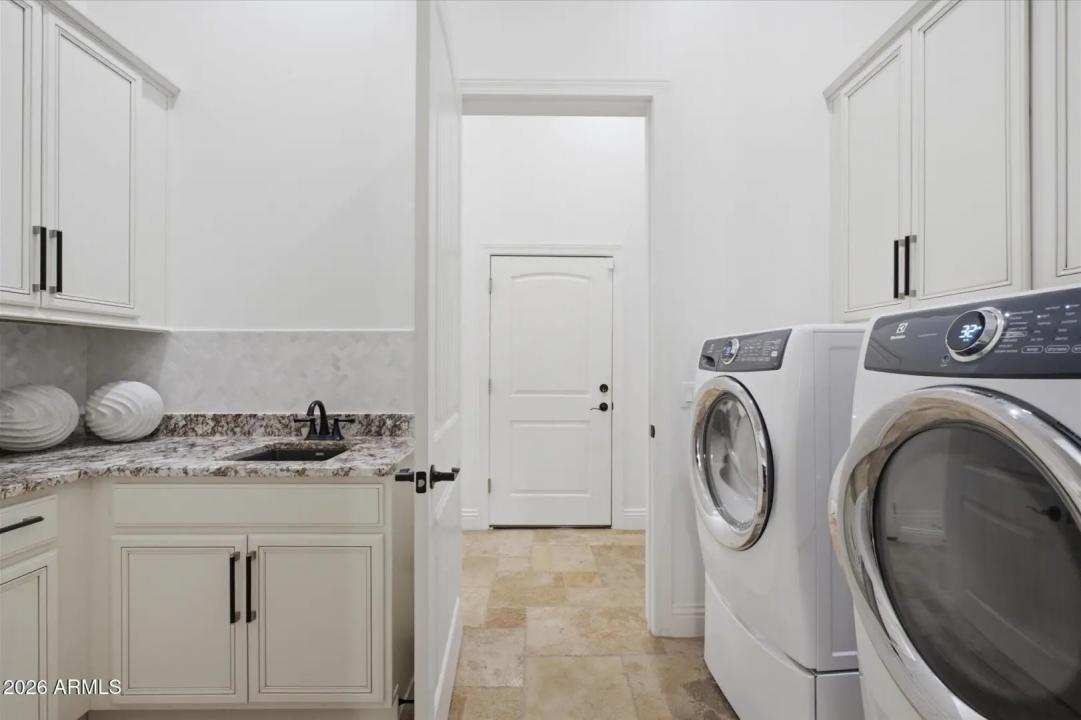 Real Estate Picture 43