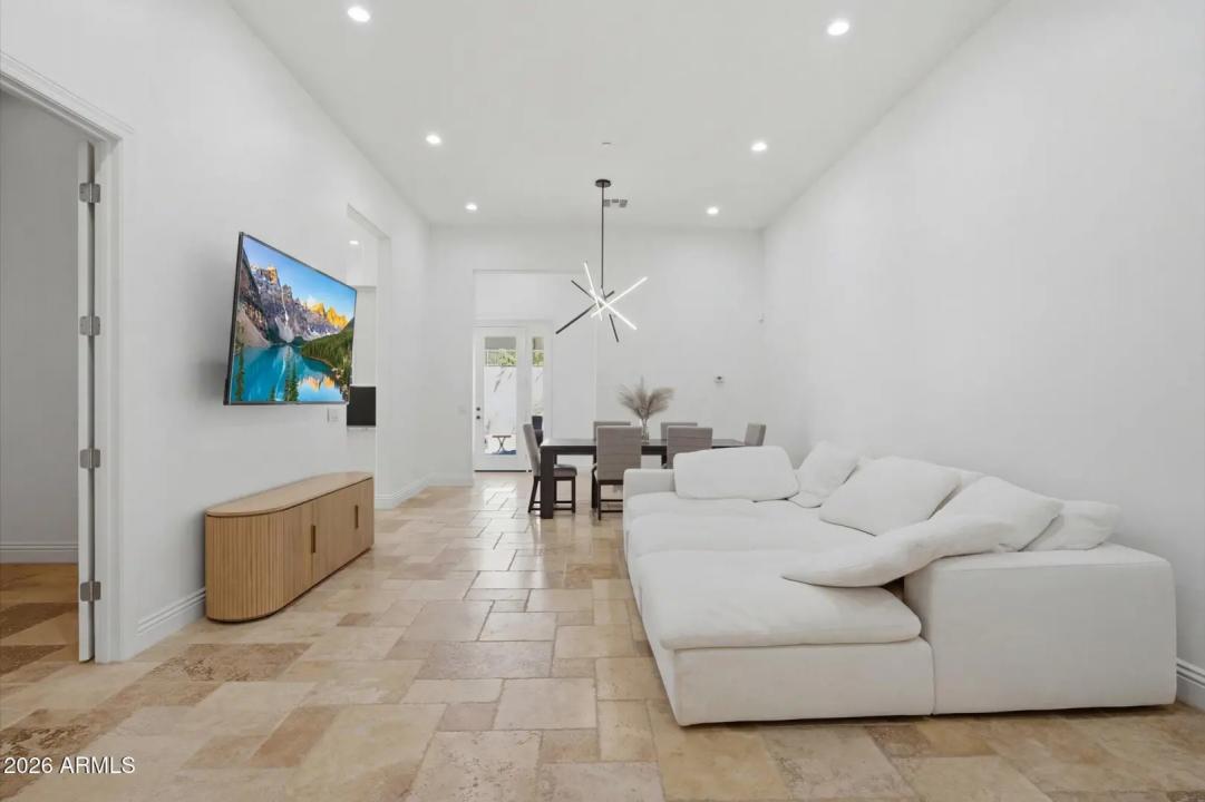 Real Estate Picture 9