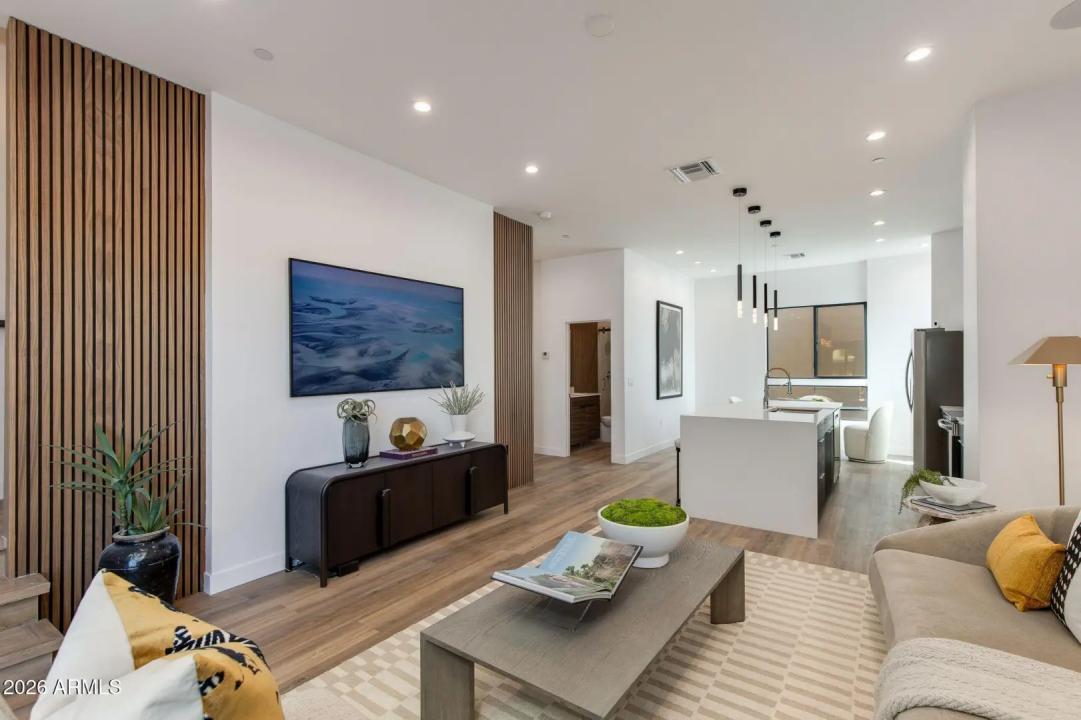 Real Estate Picture 12