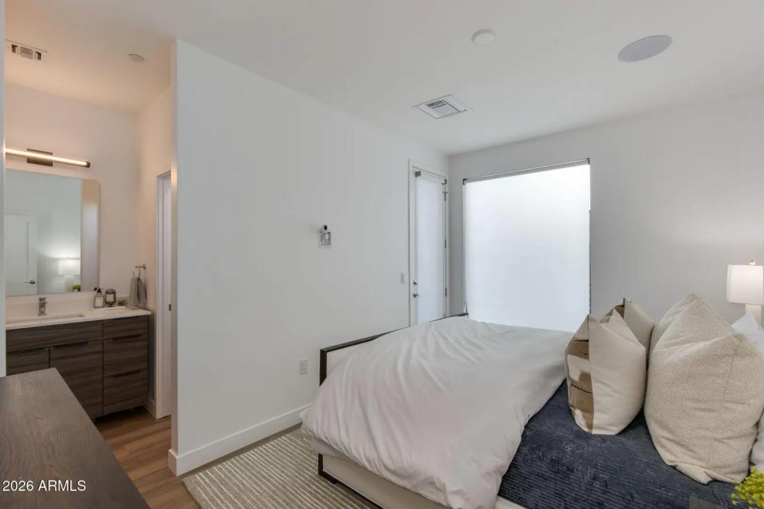 Real Estate Picture 28