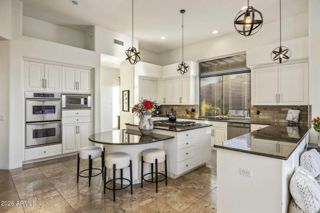 Real Estate Picture 14