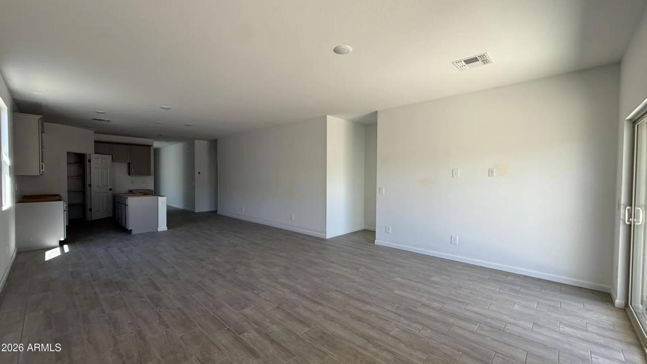 Real Estate Picture 8