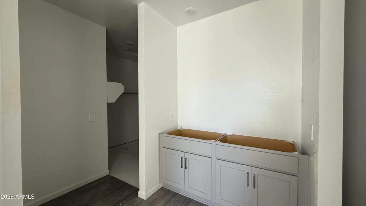 Real Estate Picture 11