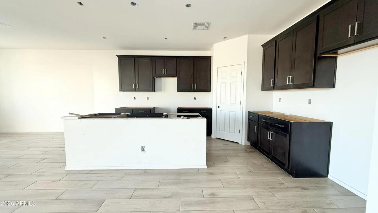 Real Estate Picture 3