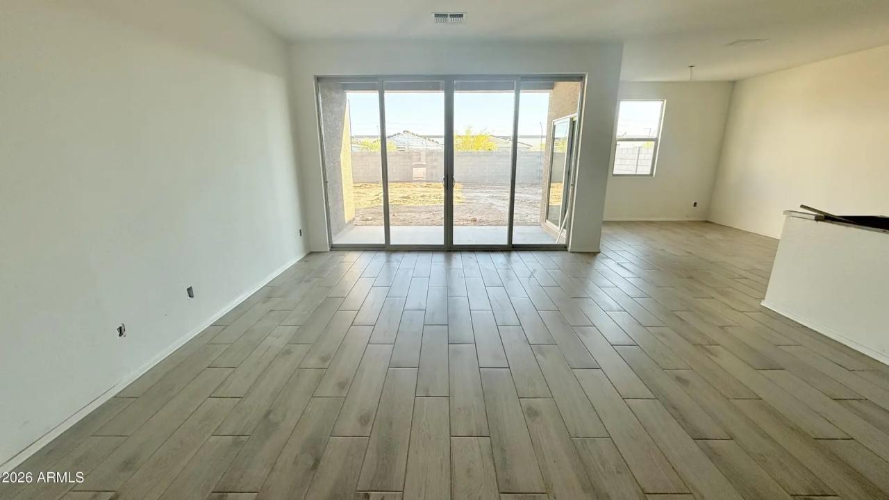 Real Estate Picture 4