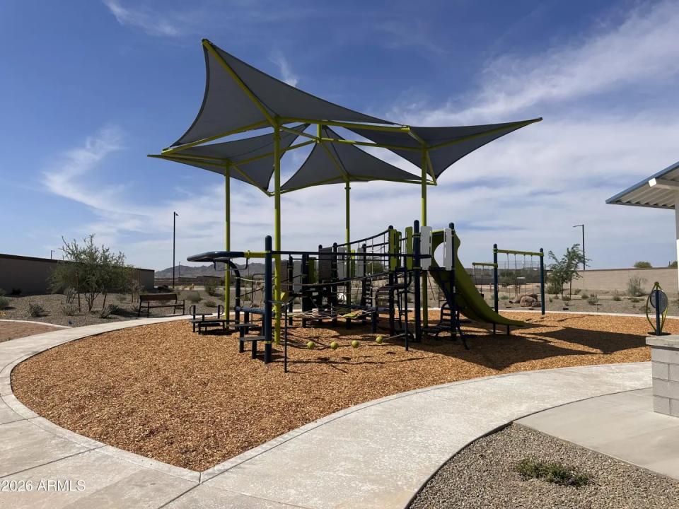 Real Estate Picture 16