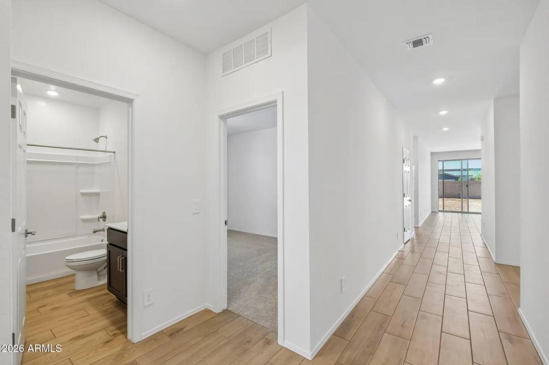 Real Estate Picture 4