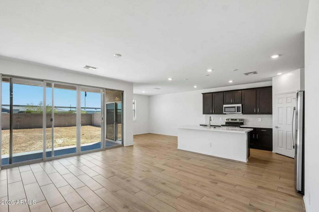 Real Estate Picture 6