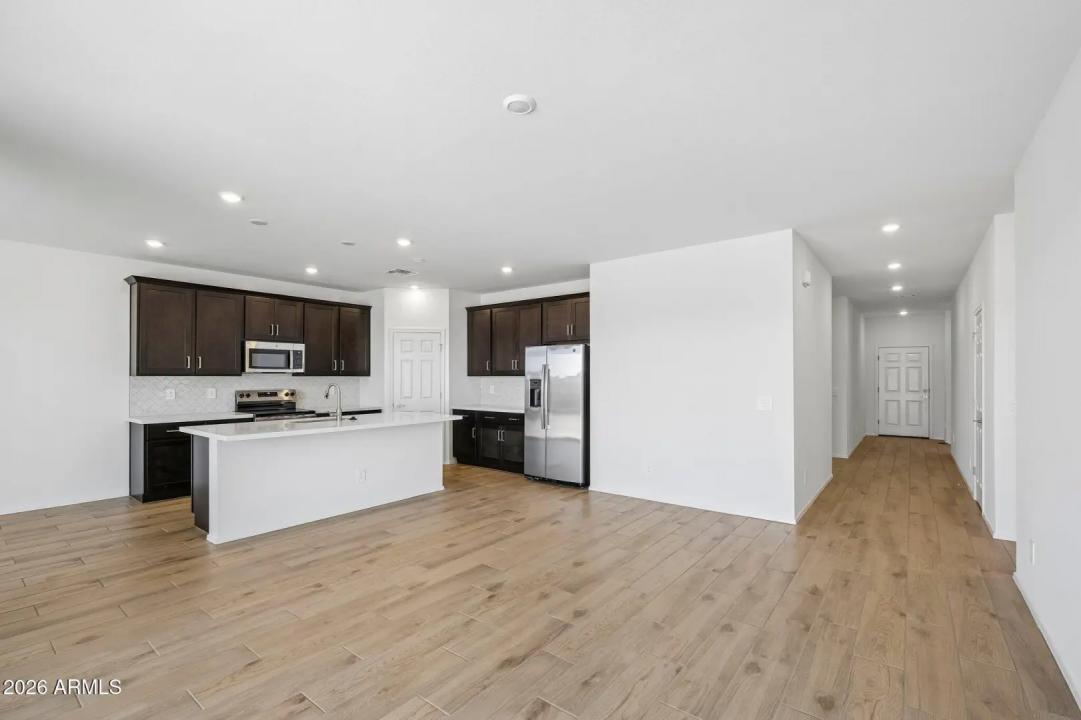 Real Estate Picture 7