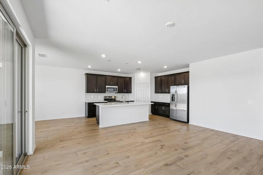 Real Estate Picture 8