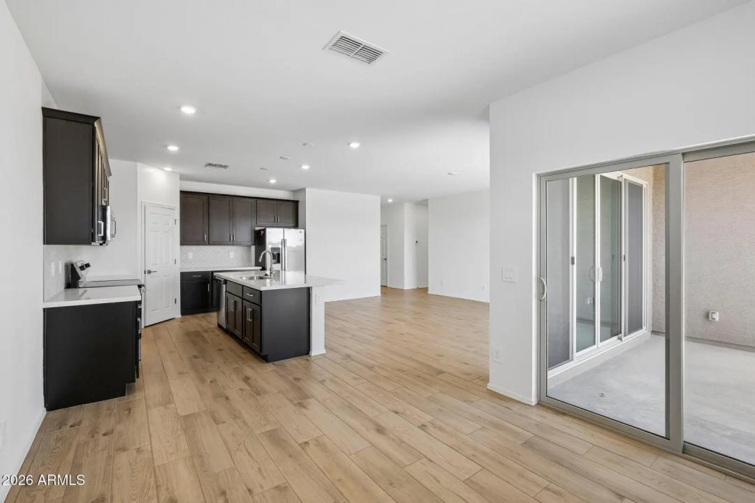 Real Estate Picture 11