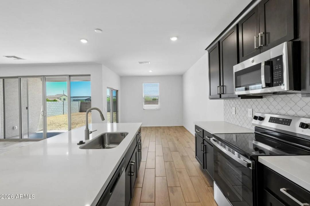 Real Estate Picture 14