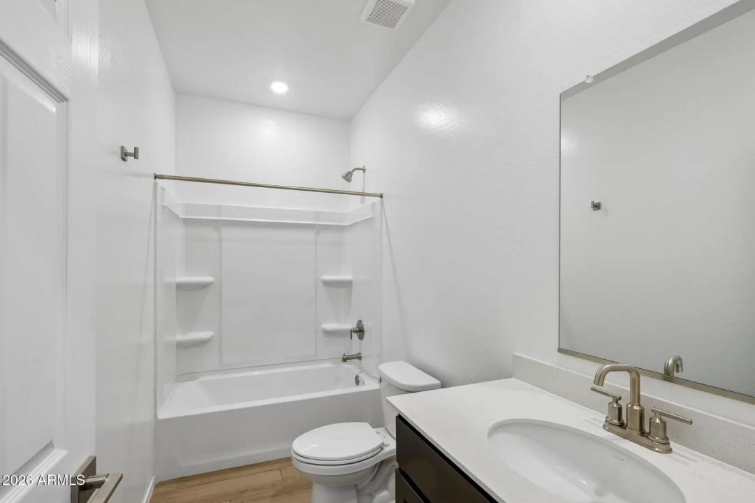 Real Estate Picture 19