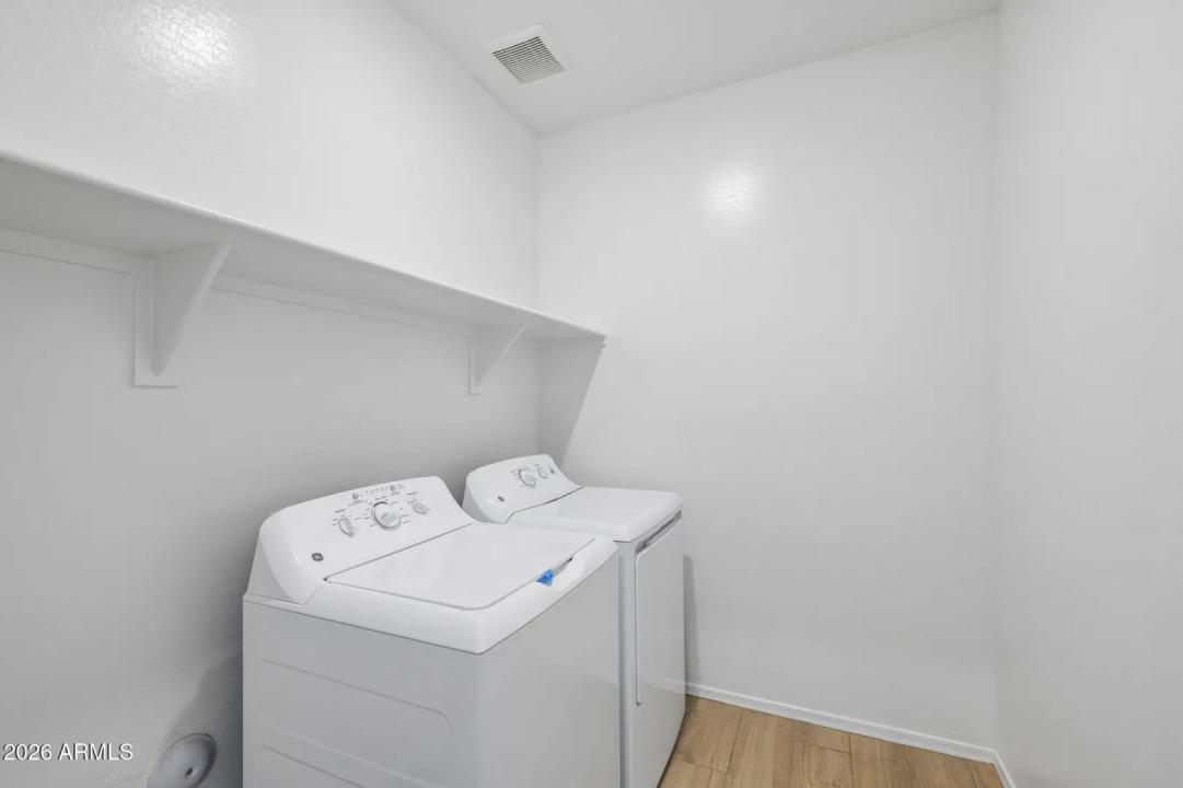 Real Estate Picture 24