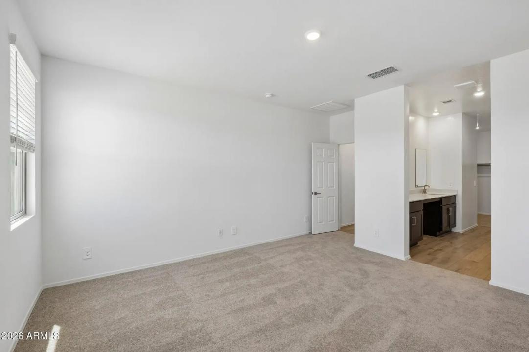 Real Estate Picture 27