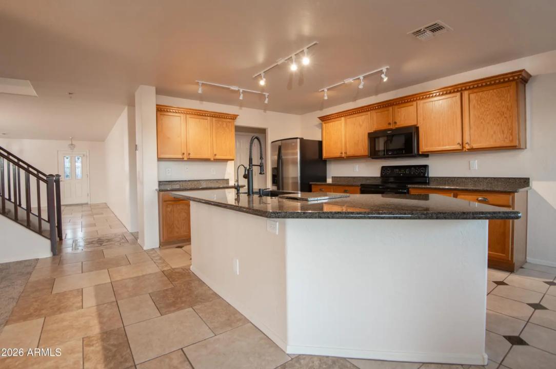 Real Estate Picture 6