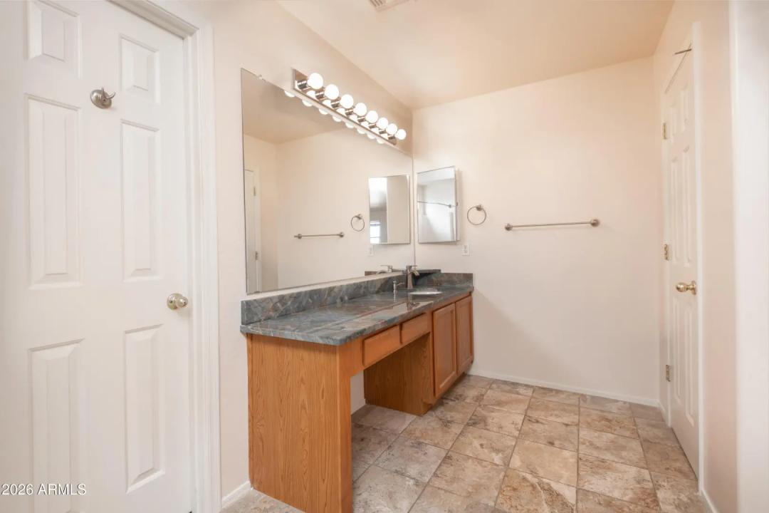 Real Estate Picture 14