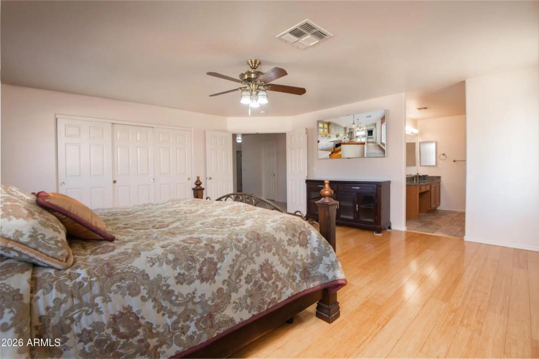 Real Estate Picture 12