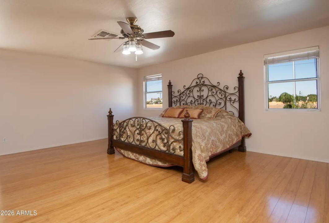 Real Estate Picture 10