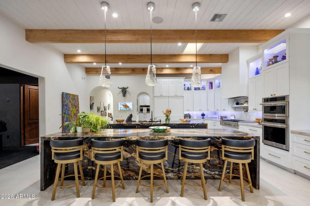 Real Estate Picture 7