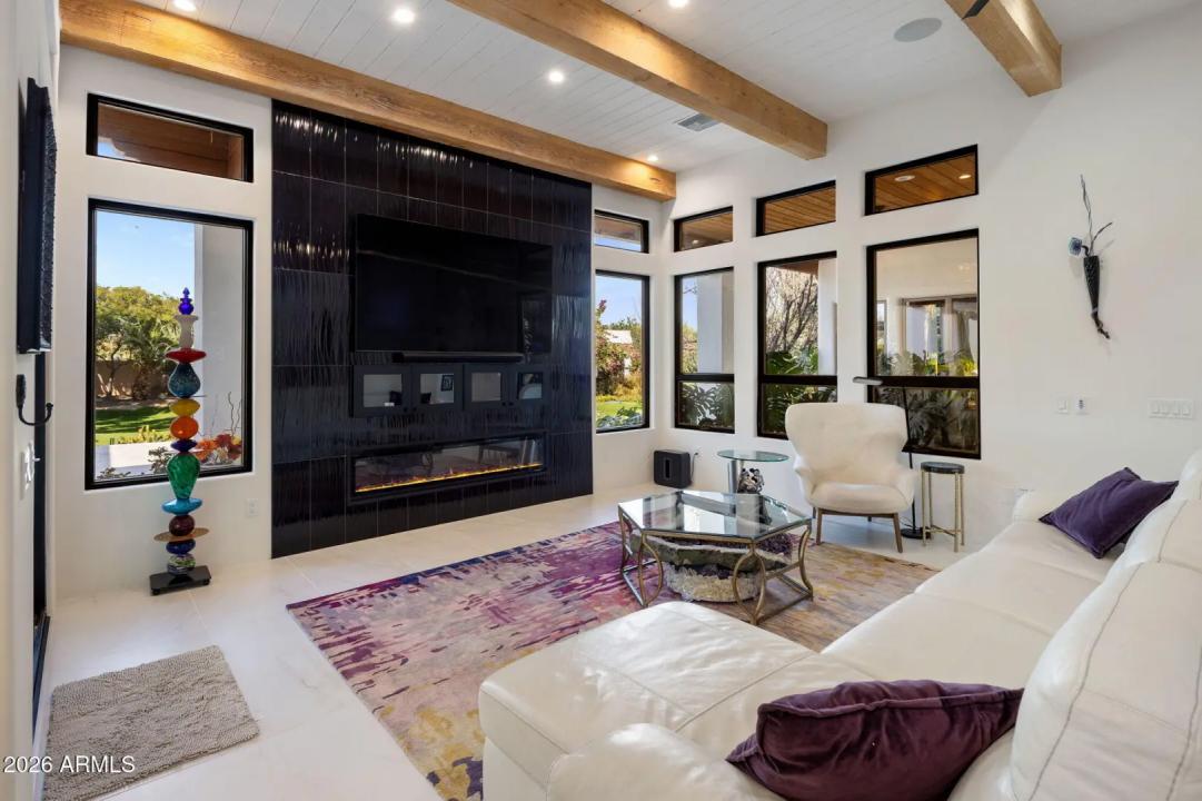 Real Estate Picture 9