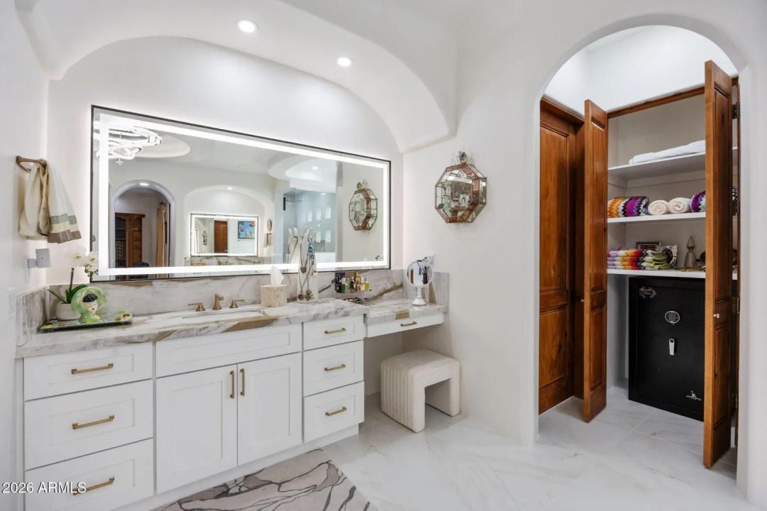 Real Estate Picture 17