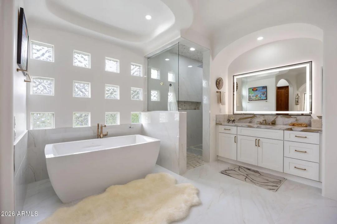 Real Estate Picture 16