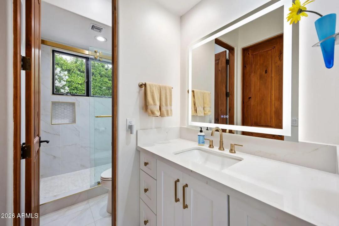 Real Estate Picture 23