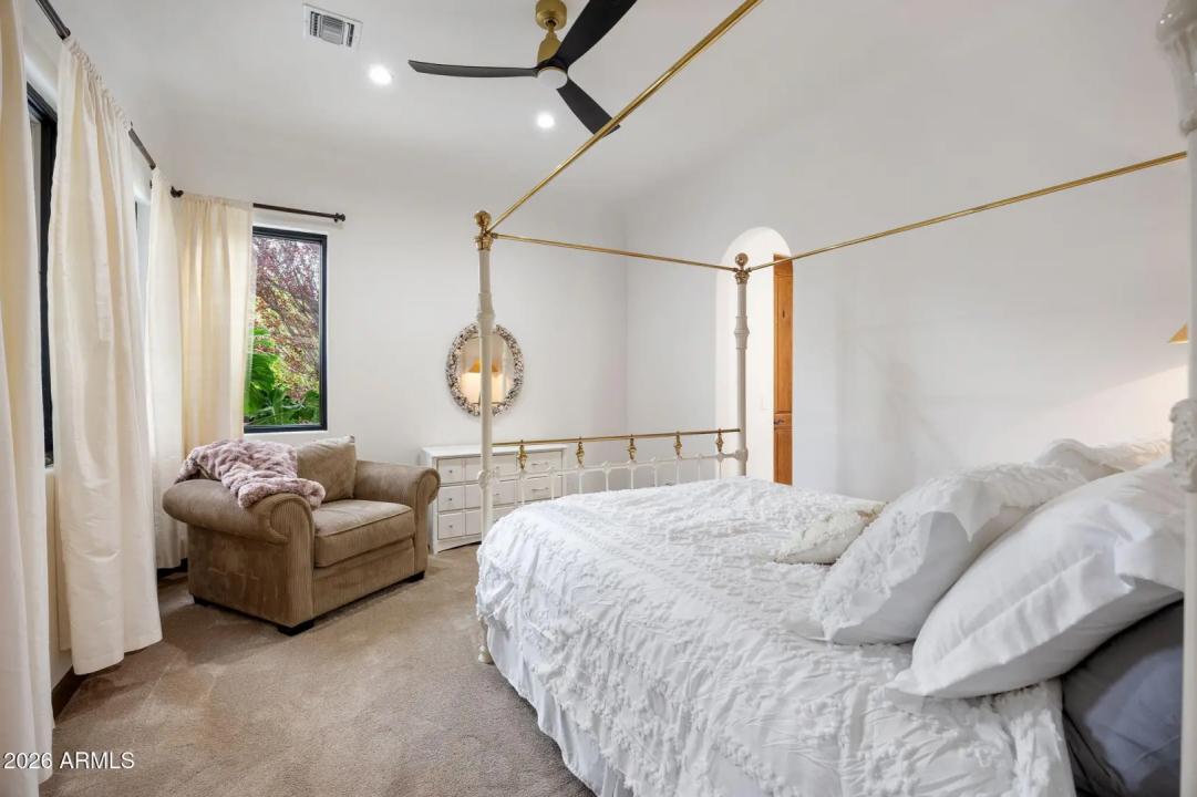 Real Estate Picture 22