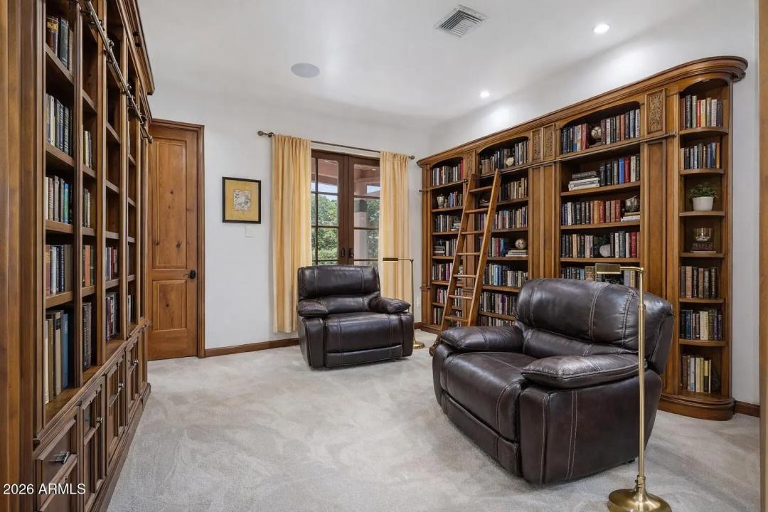 Real Estate Picture 18