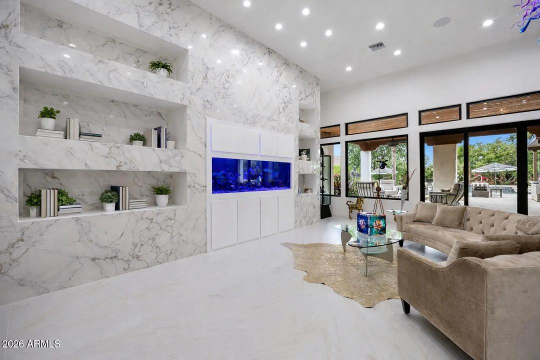 Real Estate Picture 12