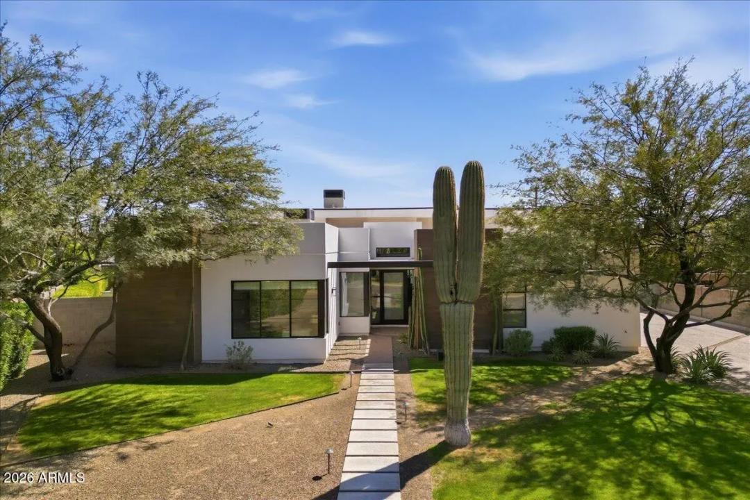 Real Estate Picture 8