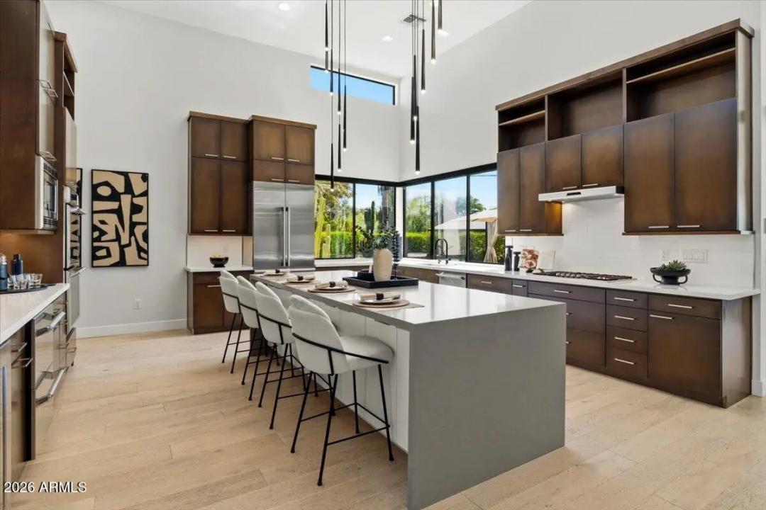 Real Estate Picture 16