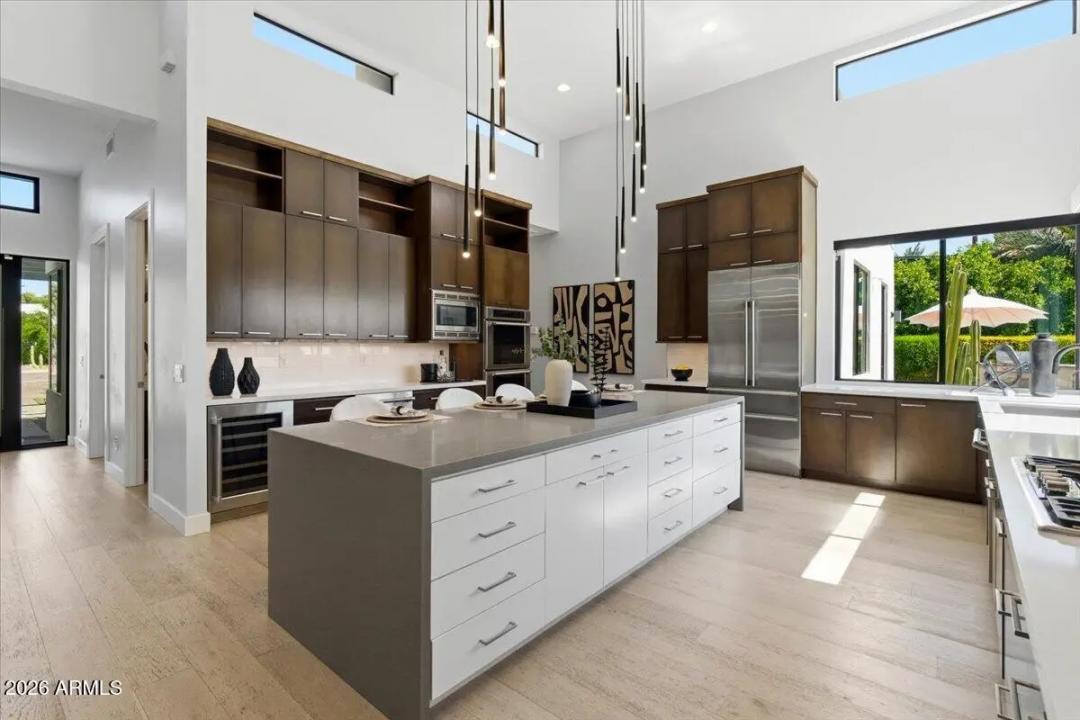 Real Estate Picture 4