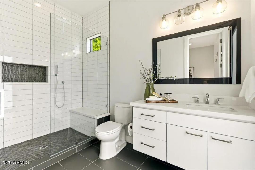 Real Estate Picture 44