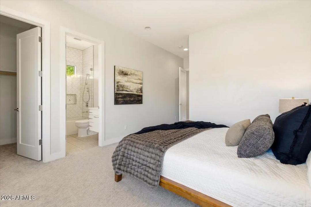 Real Estate Picture 50