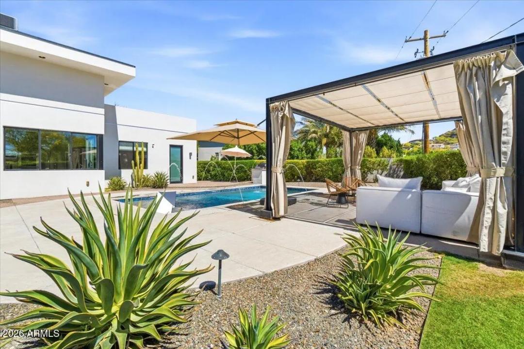 Real Estate Picture 7