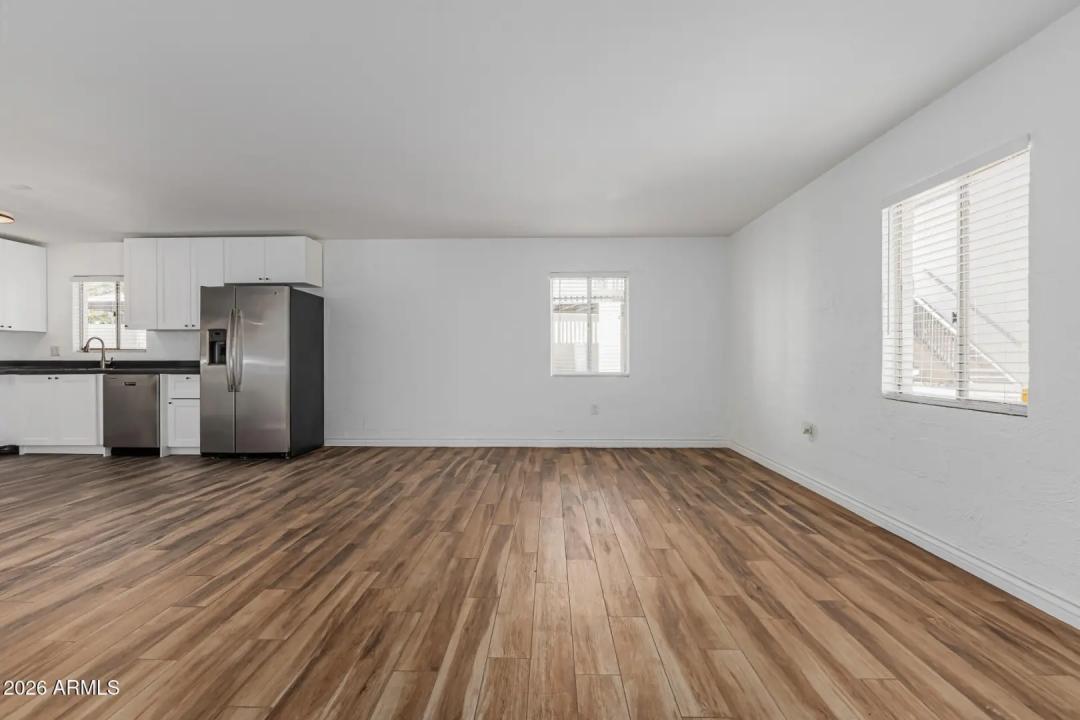 Real Estate Picture 4