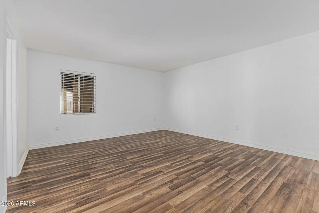 Real Estate Picture 7