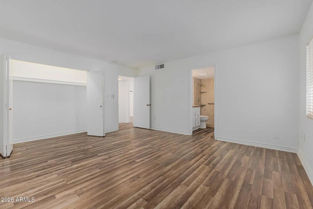 Real Estate Picture 8