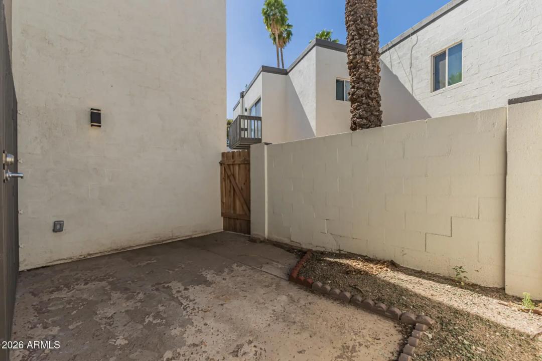 Real Estate Picture 14