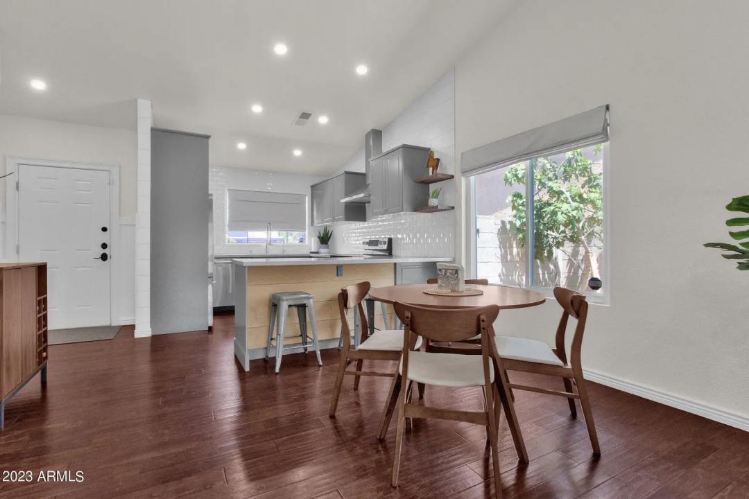 Real Estate Picture 4