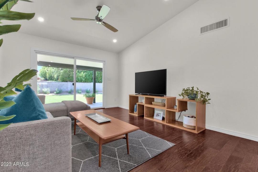 Real Estate Picture 6