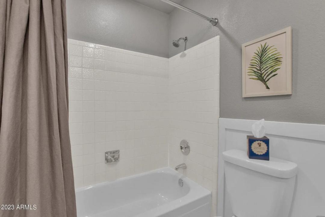 Real Estate Picture 12