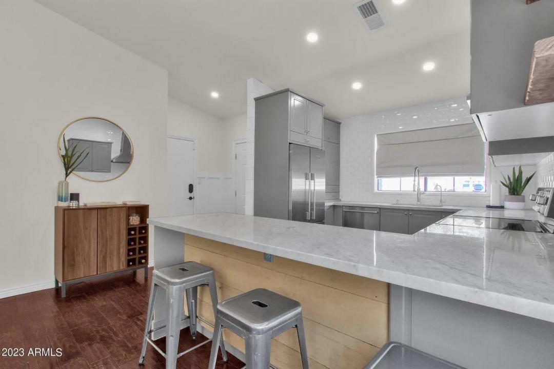 Real Estate Picture 14
