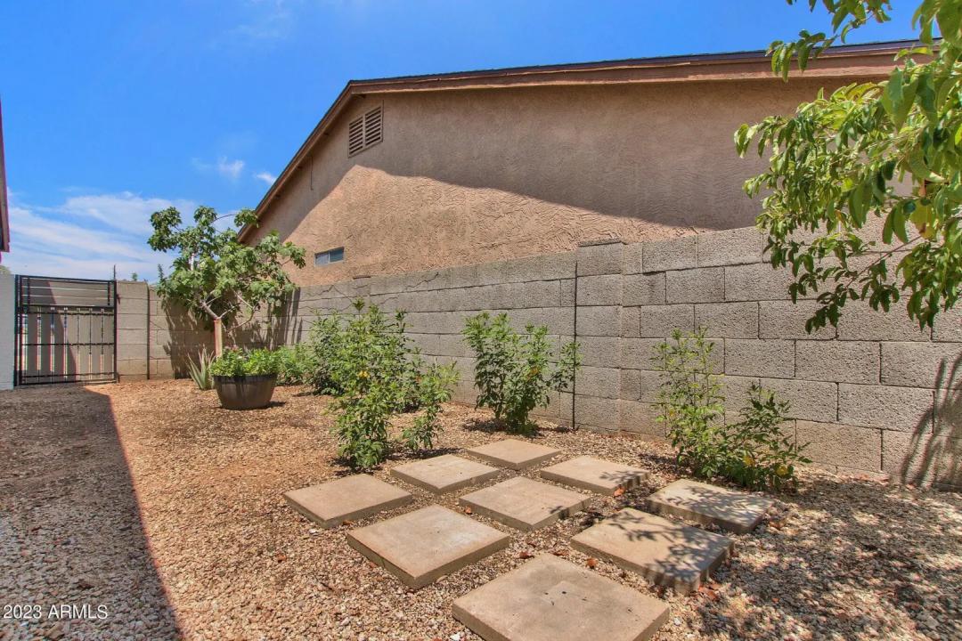Real Estate Picture 19
